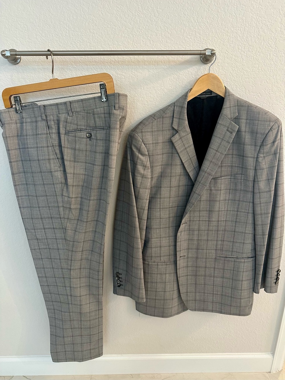 Indochino Men's Gray Plaid Classic Suit Jacket & Pants (XL)